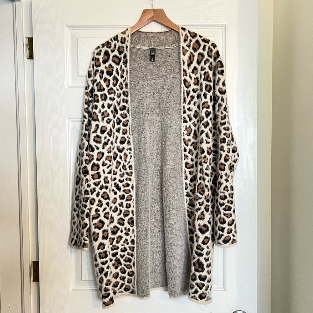 Francesca’s Collection Fuzzy Leopard Cardigan/Lightweight Jacket Size Medium
